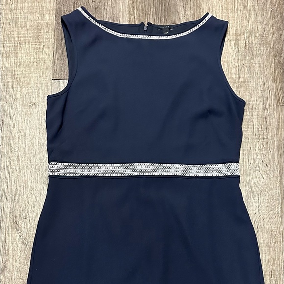 Ann Taylor Dresses & Skirts - Ann Taylor Embroidered Sheath Dress Sleeveless Boat Neck Career Women's 12